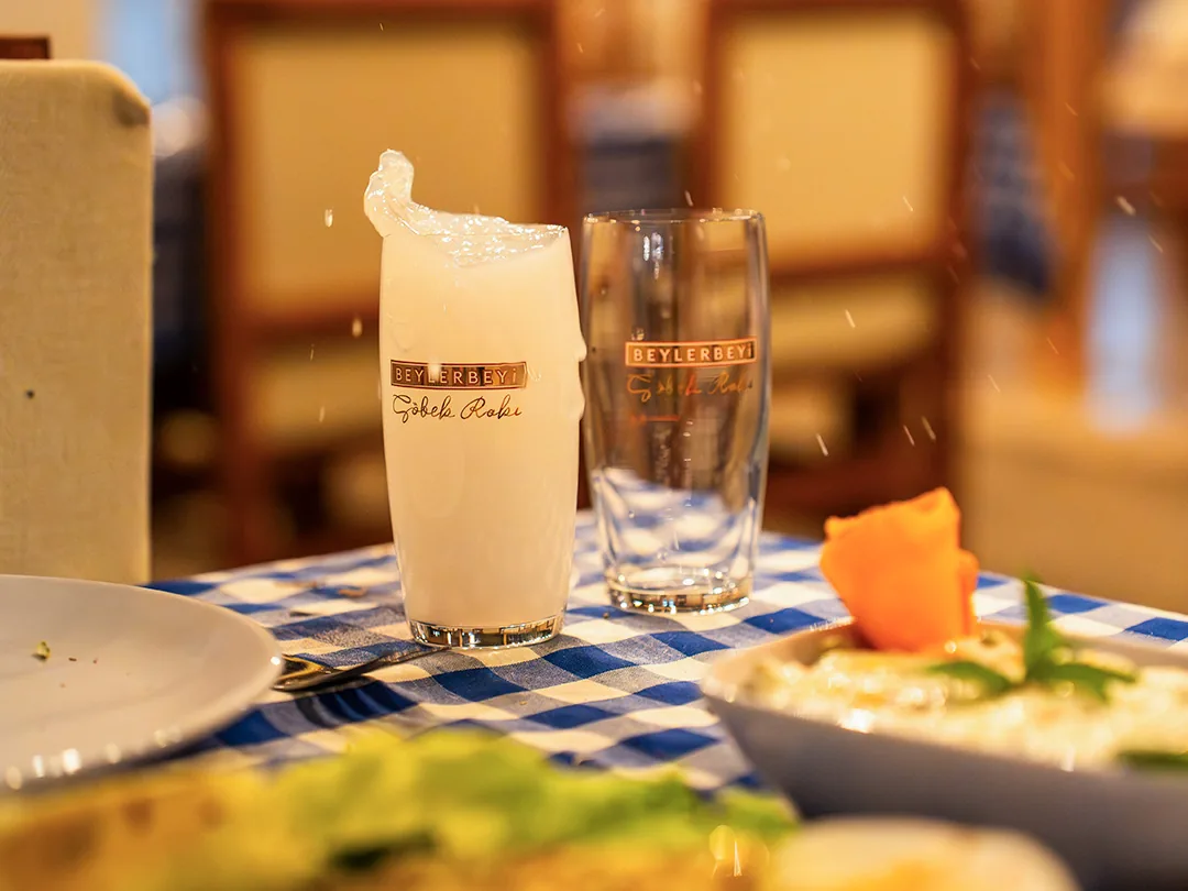 Meyhane sofrası ve mezeler